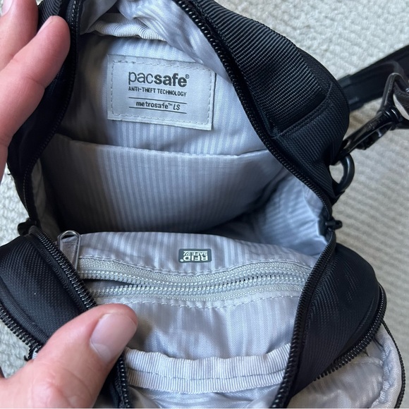 PacSafe Metrosafe LS100 Anti Theft Technology Crossbody Bag - Picture 11 of 14